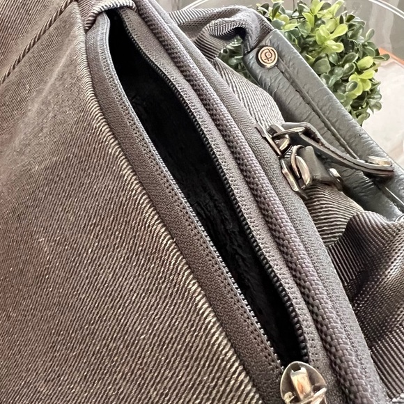 BOOQ Cobra Squeeze MacBook Backpack Gray Good Condition - Picture 12 of 16